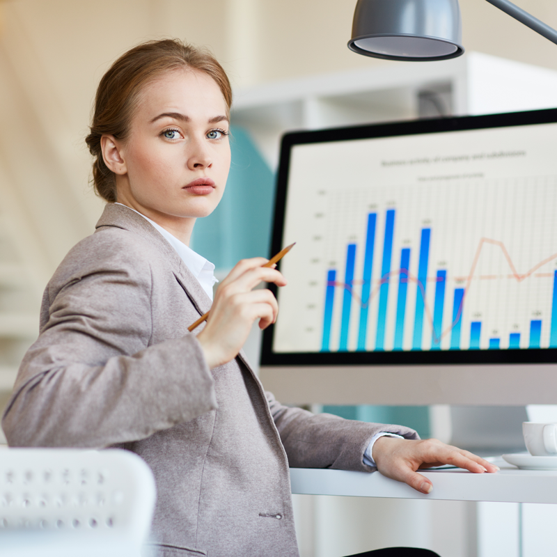 employee-working-marketing-setting employee-working-marketing